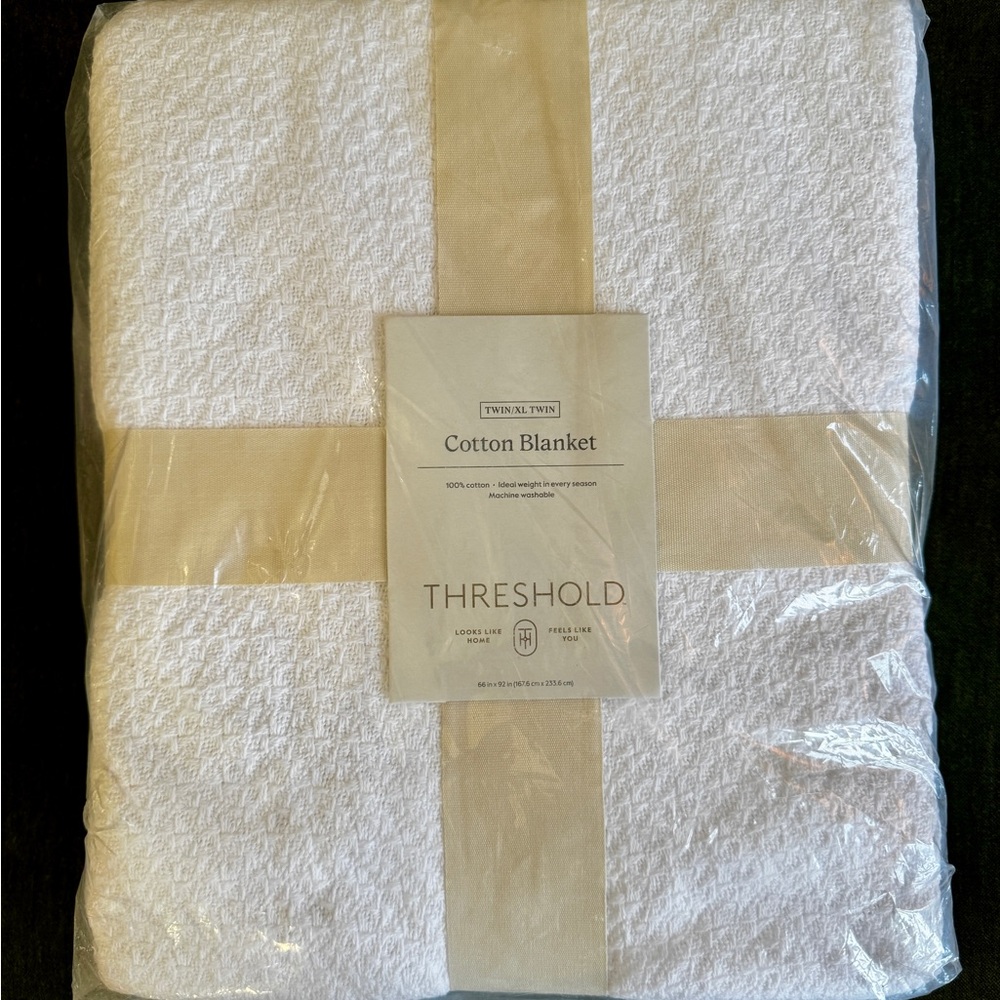 NWT Threshold Cotton Blanket